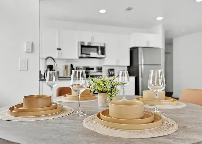 Elegant 2bd In Dt Worth W/ Parking/gym