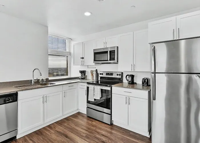 Elegant 2bd In Dt Worth W/ Parking/gym